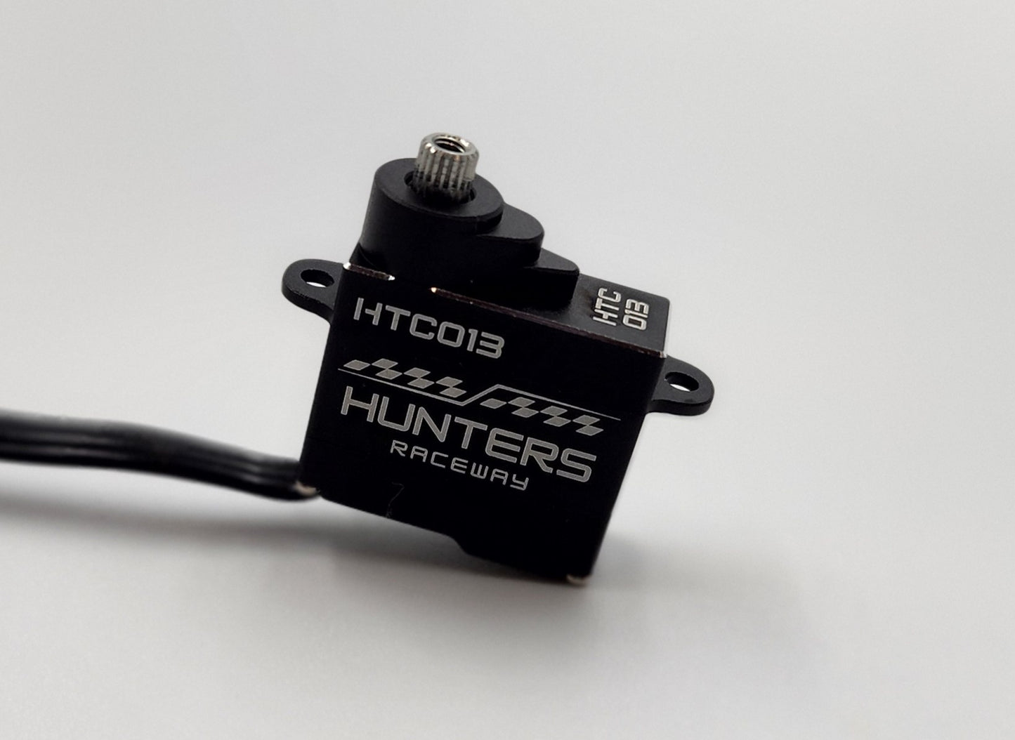 HTC013 Hunters Toys & Collectibles 1/28 Micro Servo