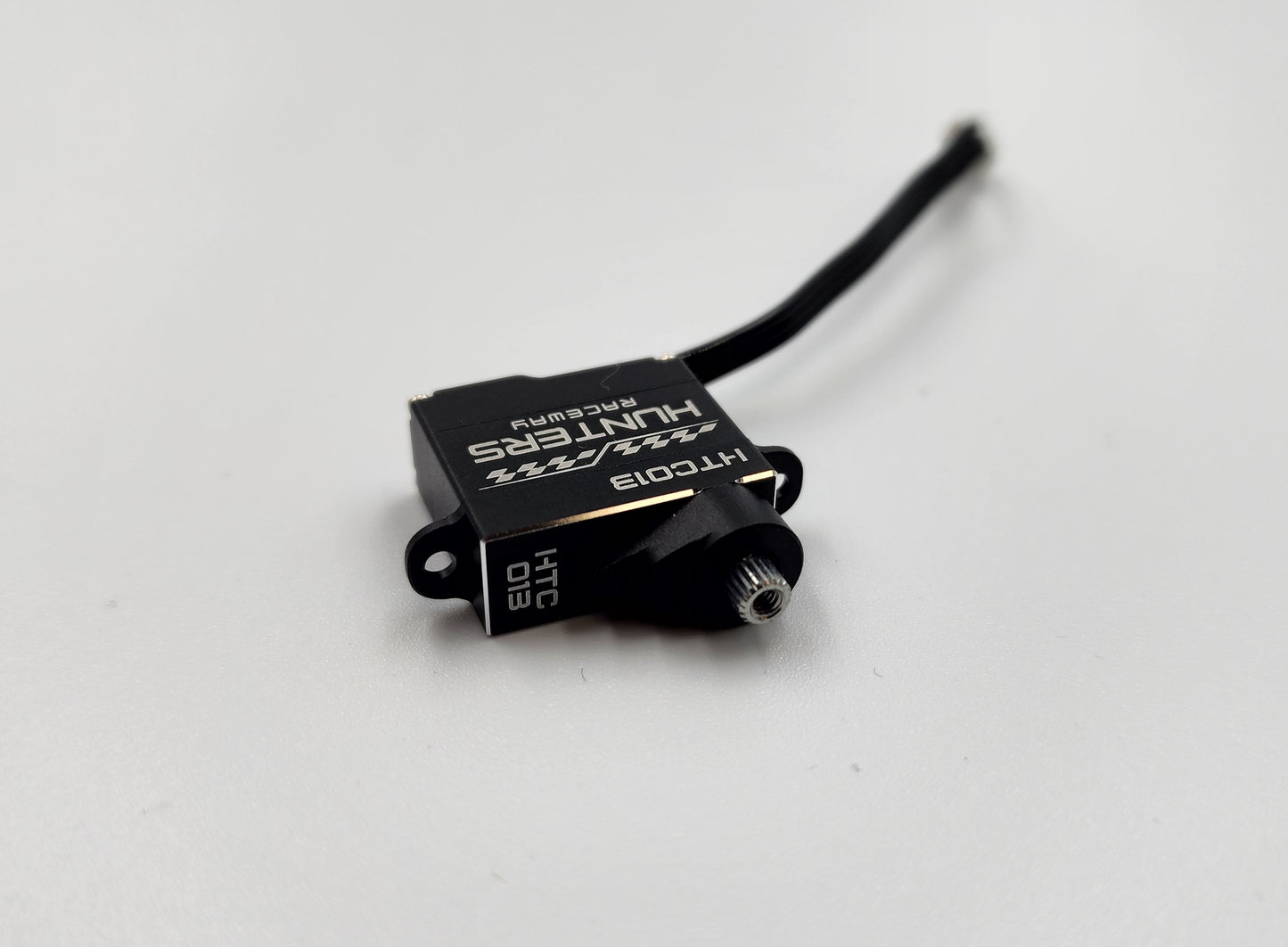 HTC013 Hunters Toys & Collectibles 1/28 Micro Servo