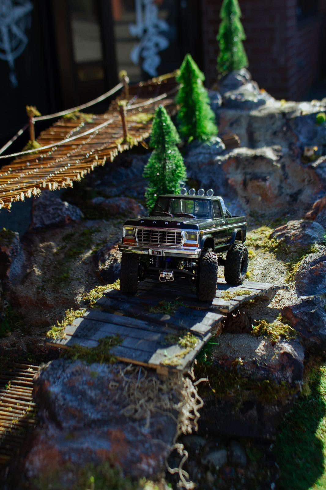 Crawlers – Hunters Toys & Collectibles