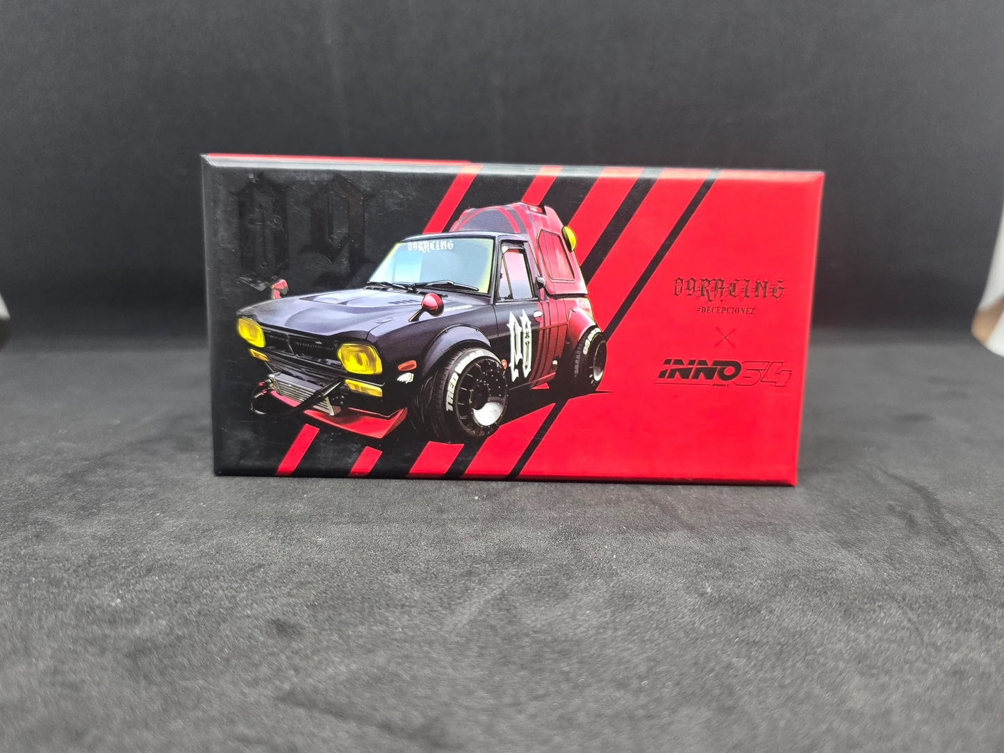 Inno64 Nissan Sunny Hakotora “09 Racing” Decepcionez HE