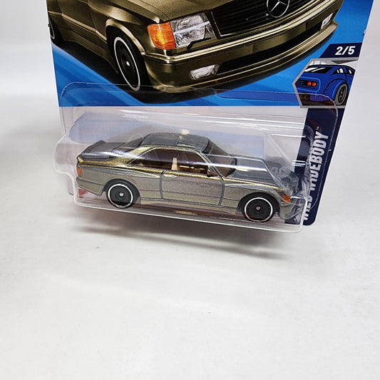 Hot Wheels 89 Mercedes-Benz 560 SEC AMG