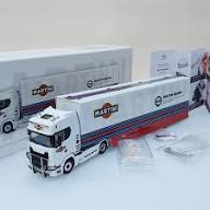 ModernArt Martini Truck