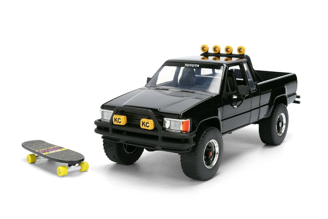 JAD36479 Jada 1/24 HWR - Back To The Future 1985 Toyota SR5 w/Marty's Skateboard